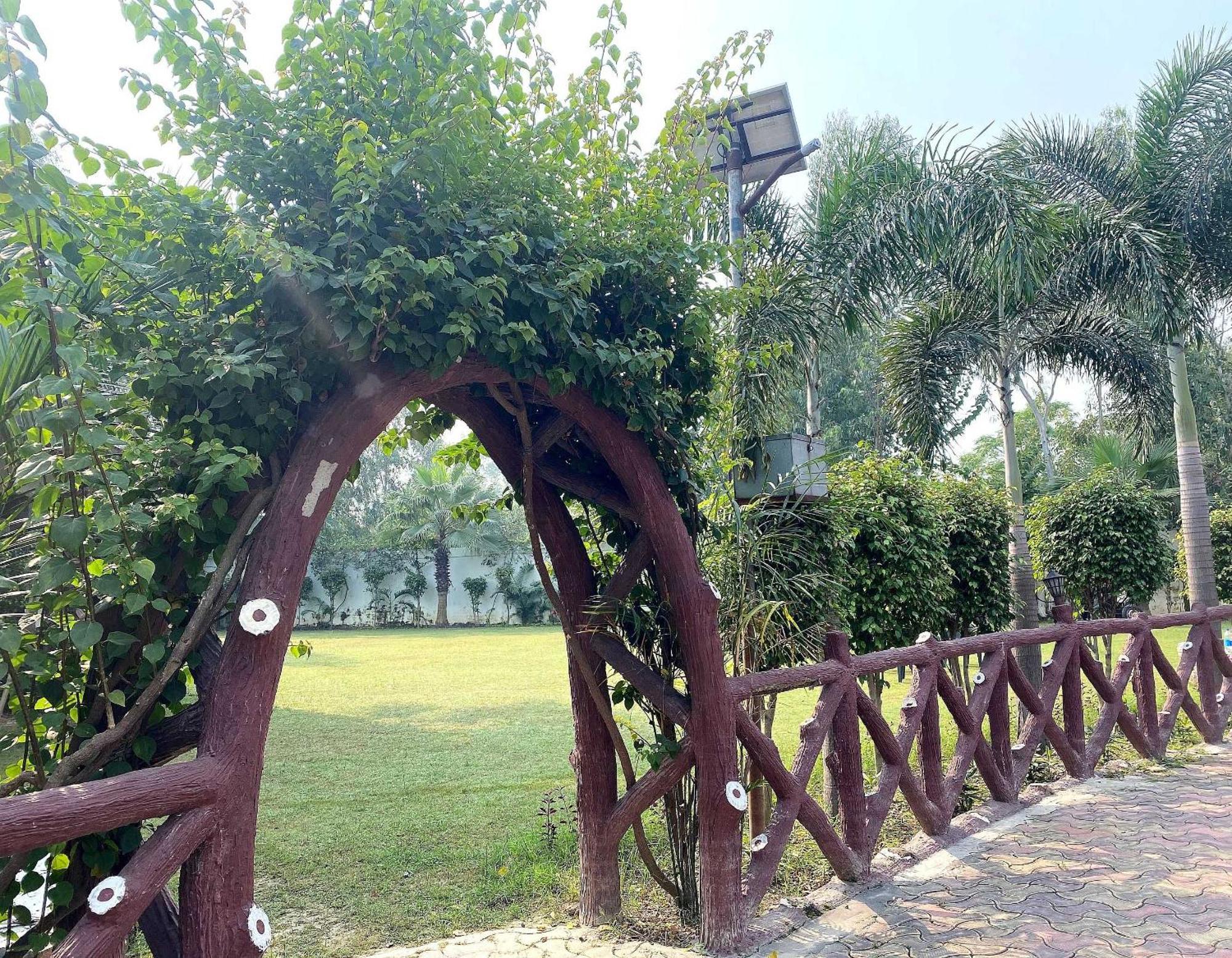 Hotel O The Resort Rāmpur Esterno foto